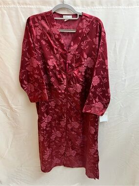 Heavenly Bodies Burgundy Floral Satin Jacquard Robe Medium NWT